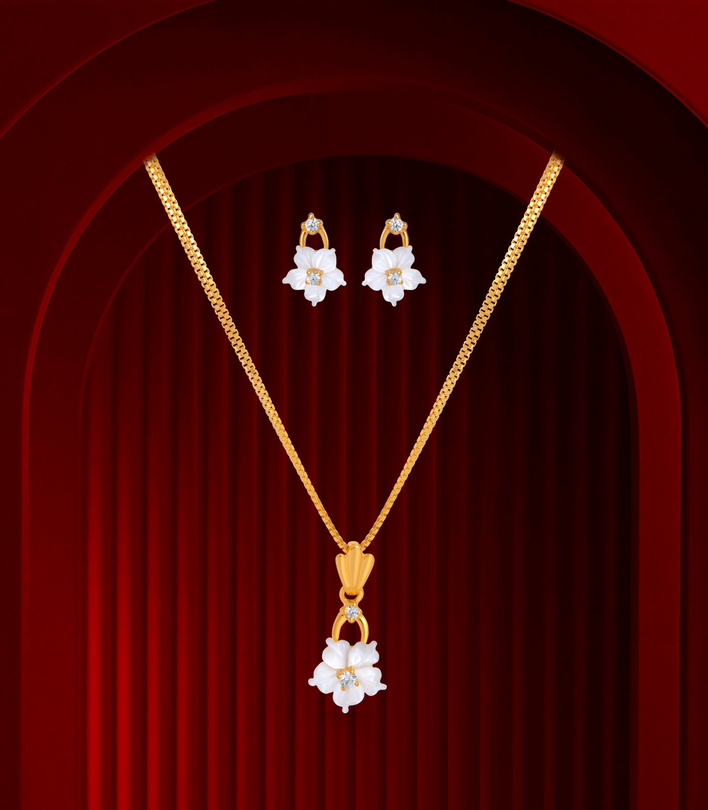 Classic Flower gold pendant set
