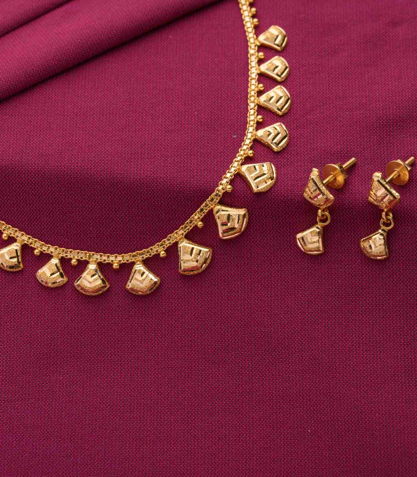 PNG Sons Pear Shaped Dangler Gold Necklace for Women –