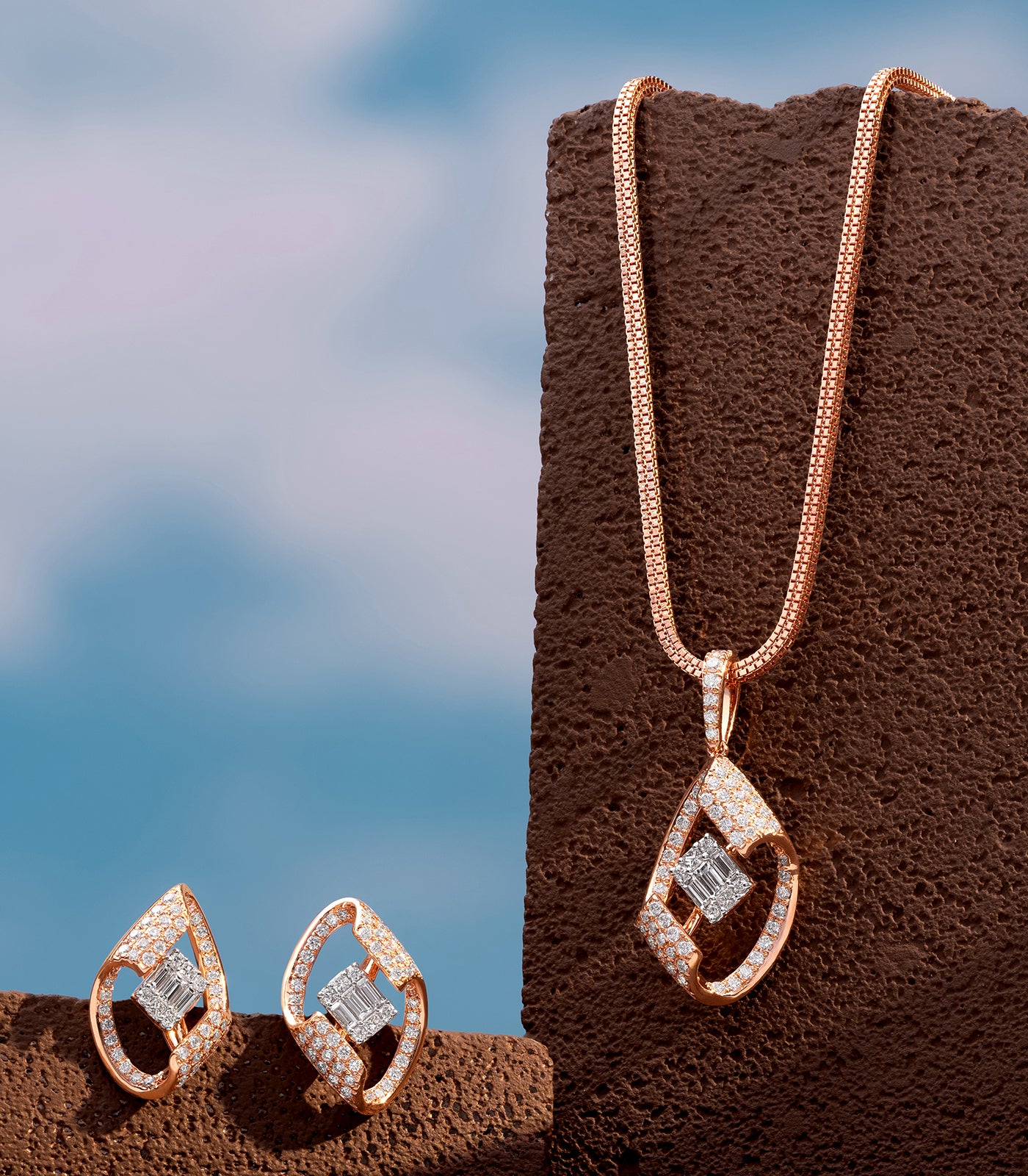 Petal Pendant Set – Gadgil Sons Ltd