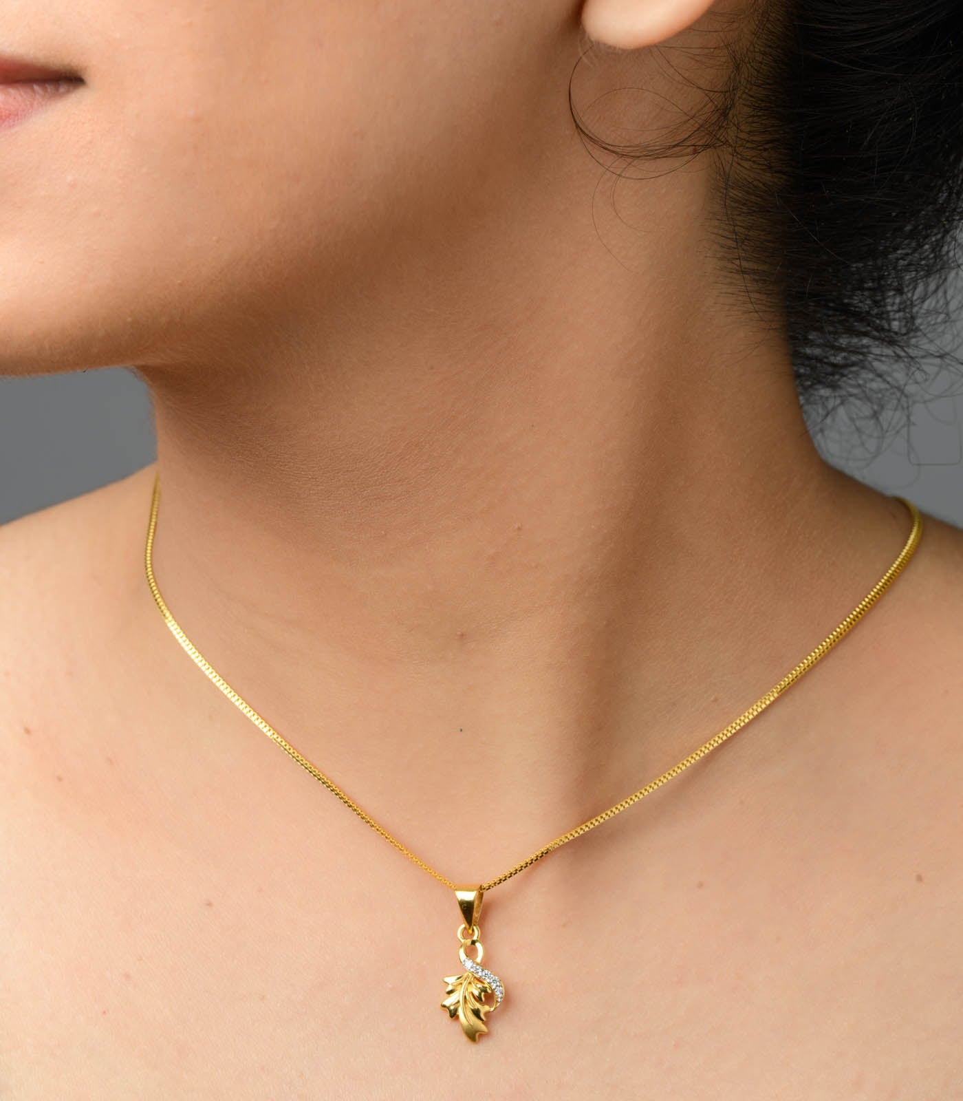 PNG Son's Twisted leaf chain pendant – Gadgil Sons Ltd