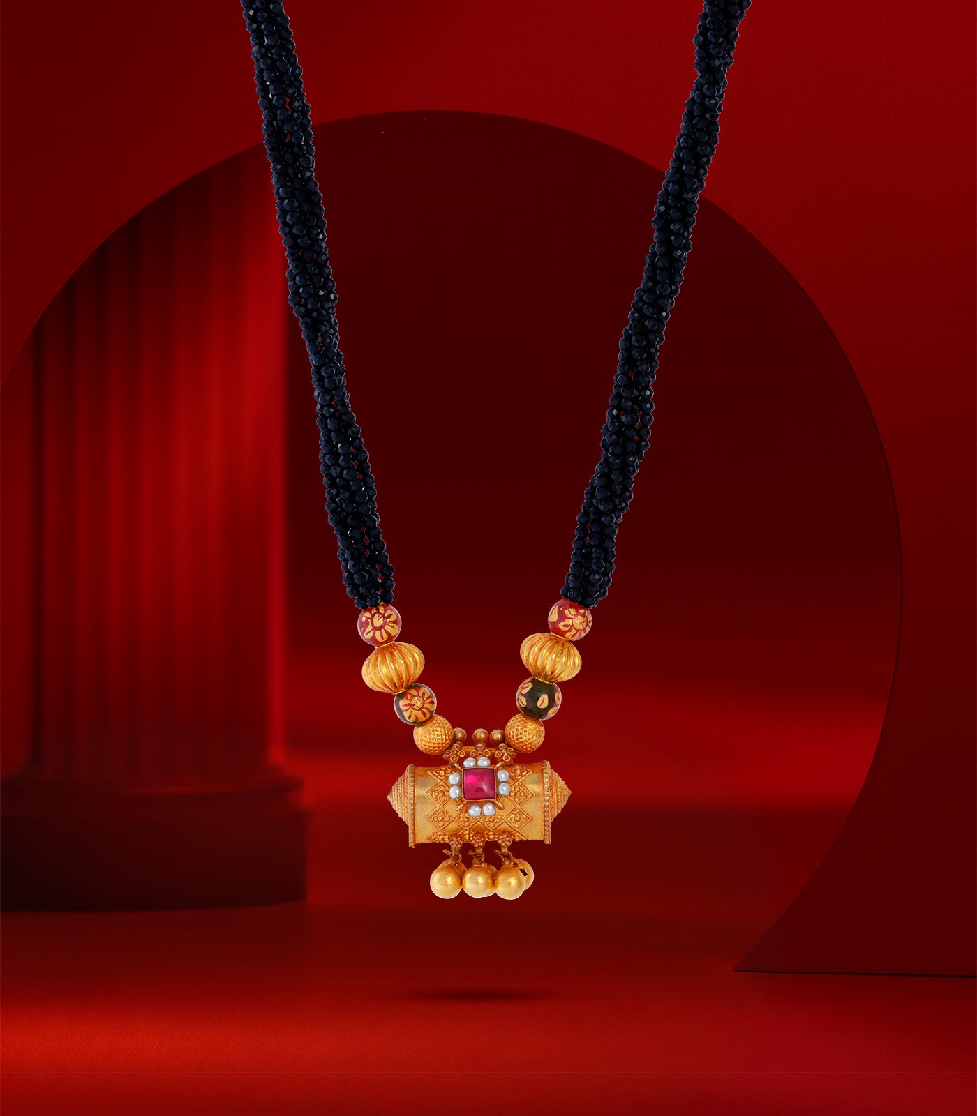 Black Beads Bulky Pendant Necklace