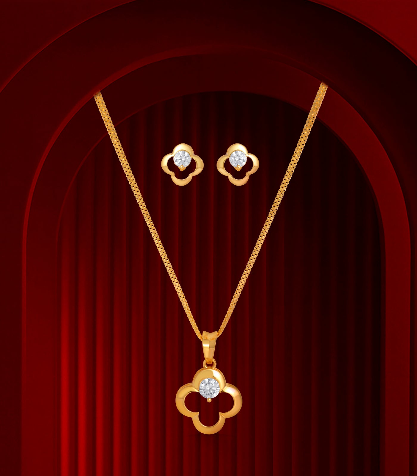 The Golden Clover Pendant Set