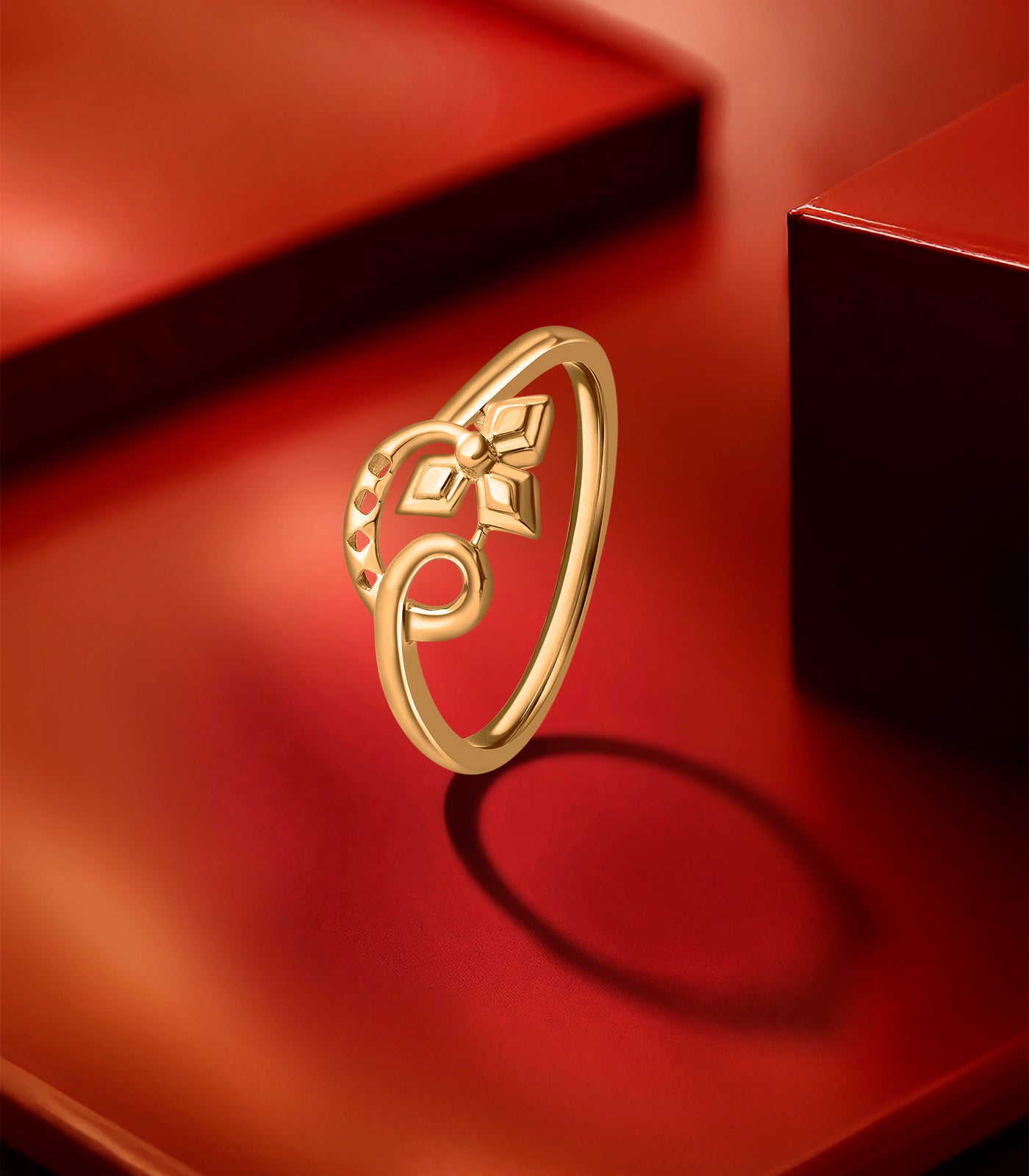 Glimmering Petal Gold Finger Ring