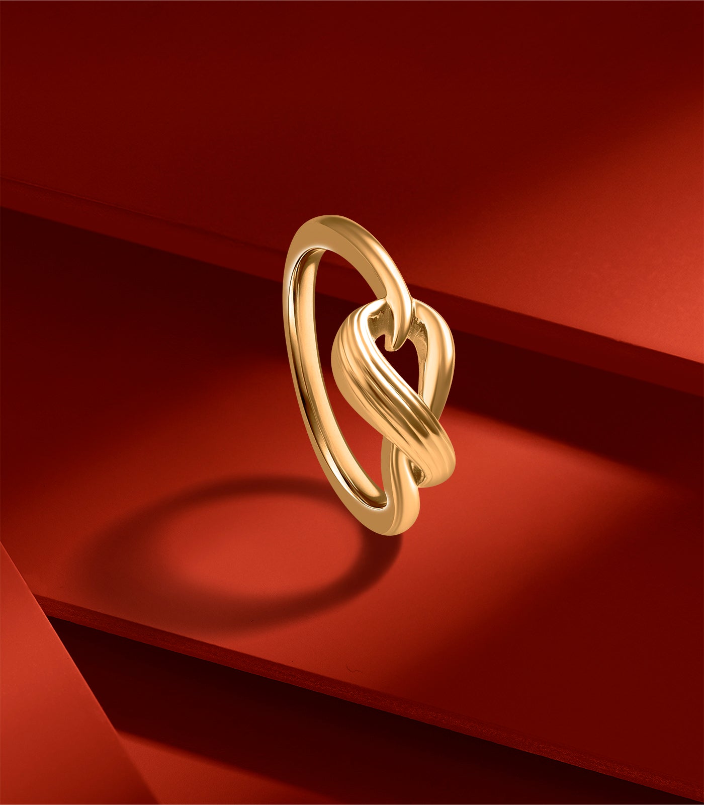 Shining Swirl Gold Finger Ring