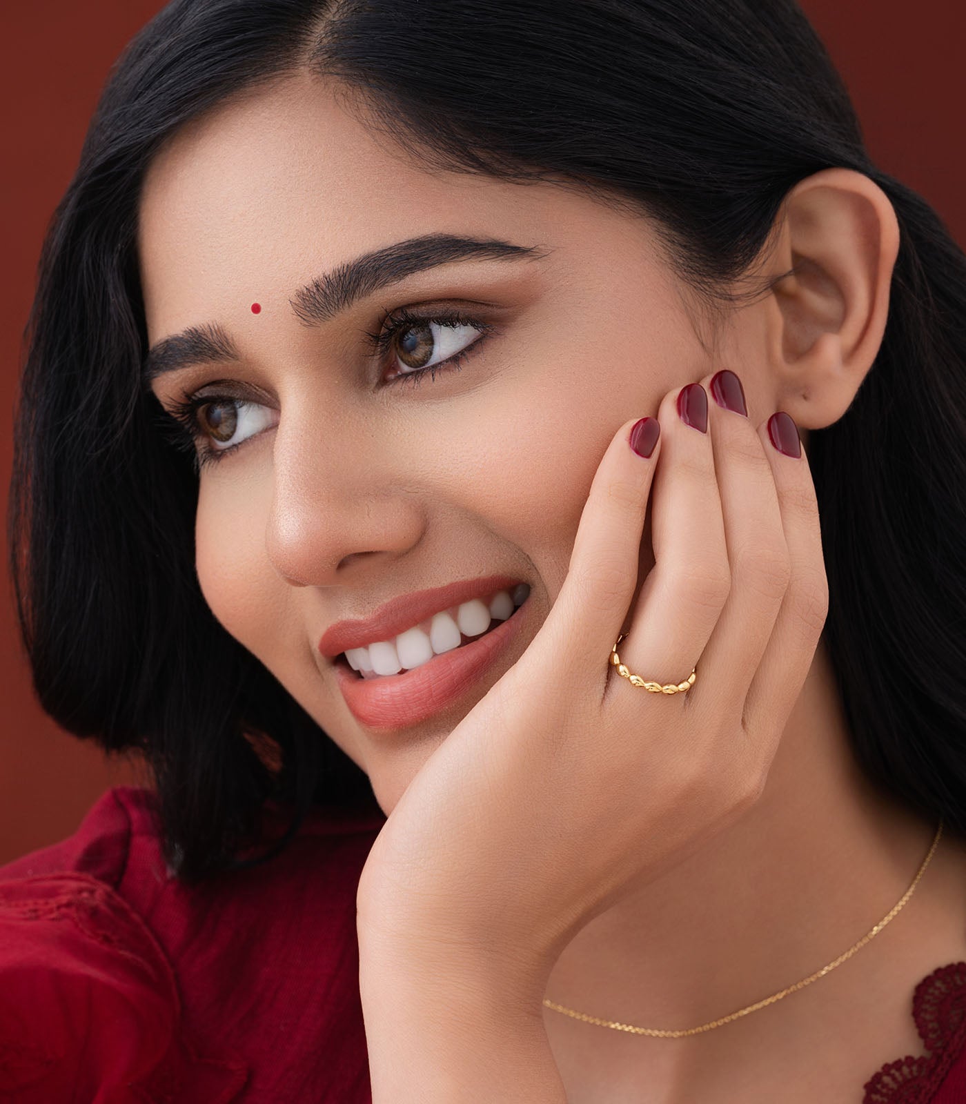 Oval Stream Gold Finger Ring