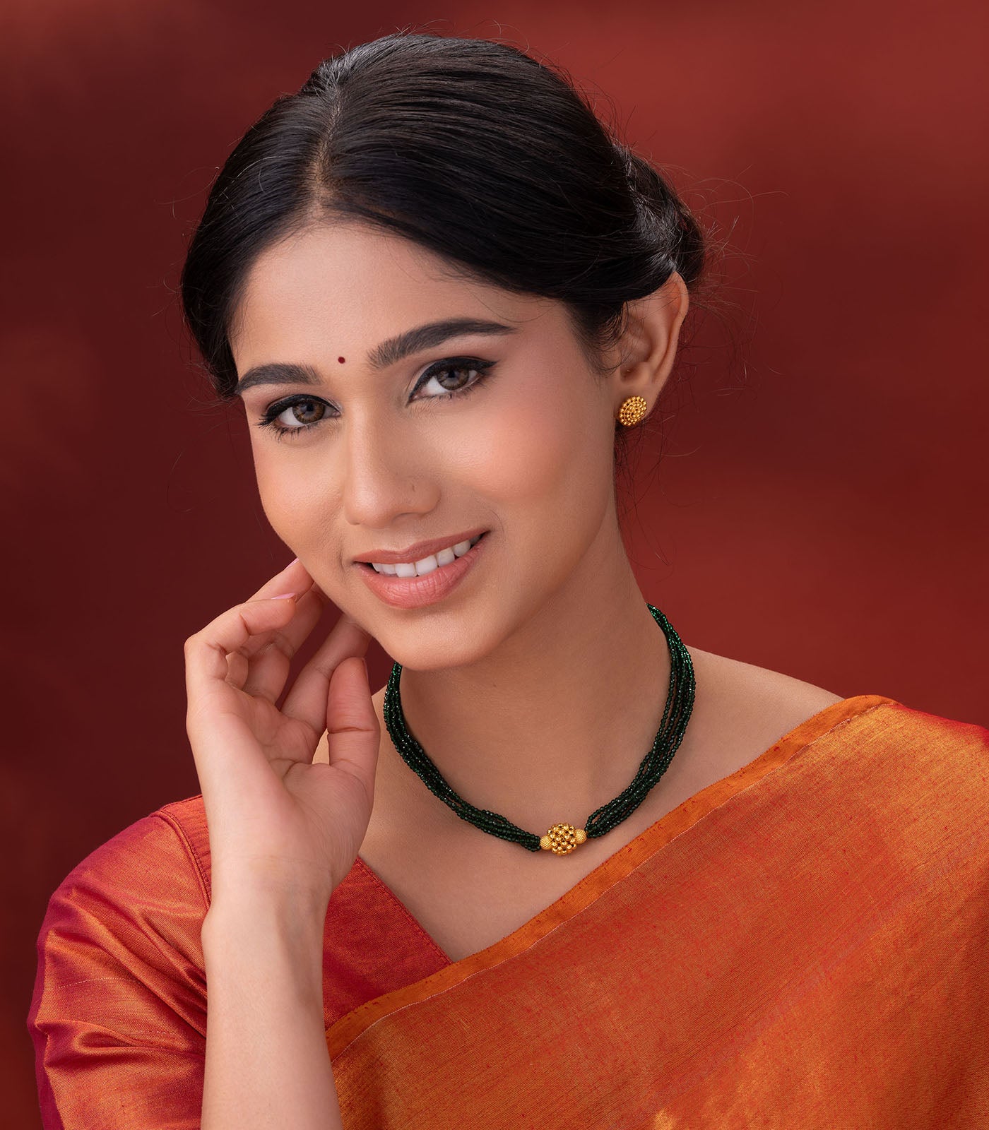 Green Beads Radiant Gold Pendant Necklace