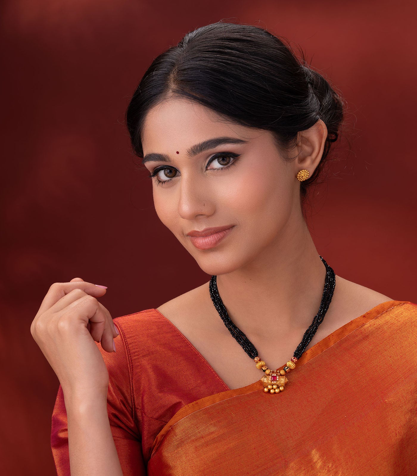 Black Beads Bulky Pendant Necklace