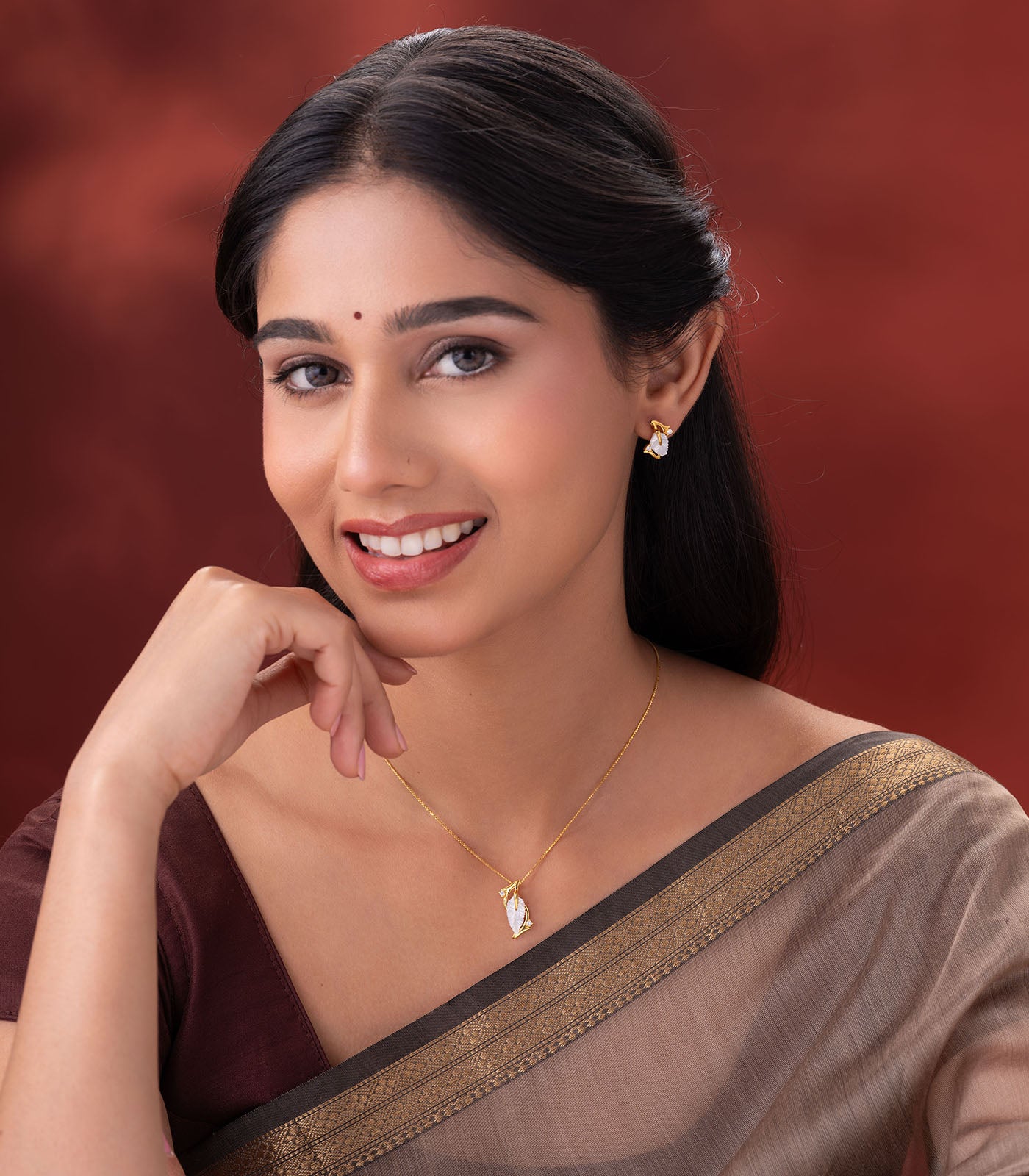 Leaf shaped pearl pendant set