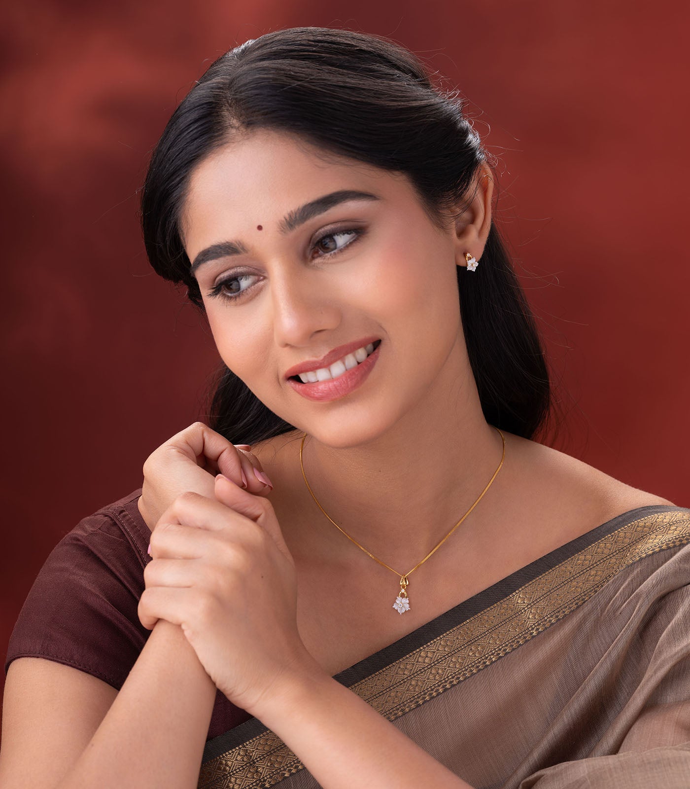 Classic Flower gold pendant set