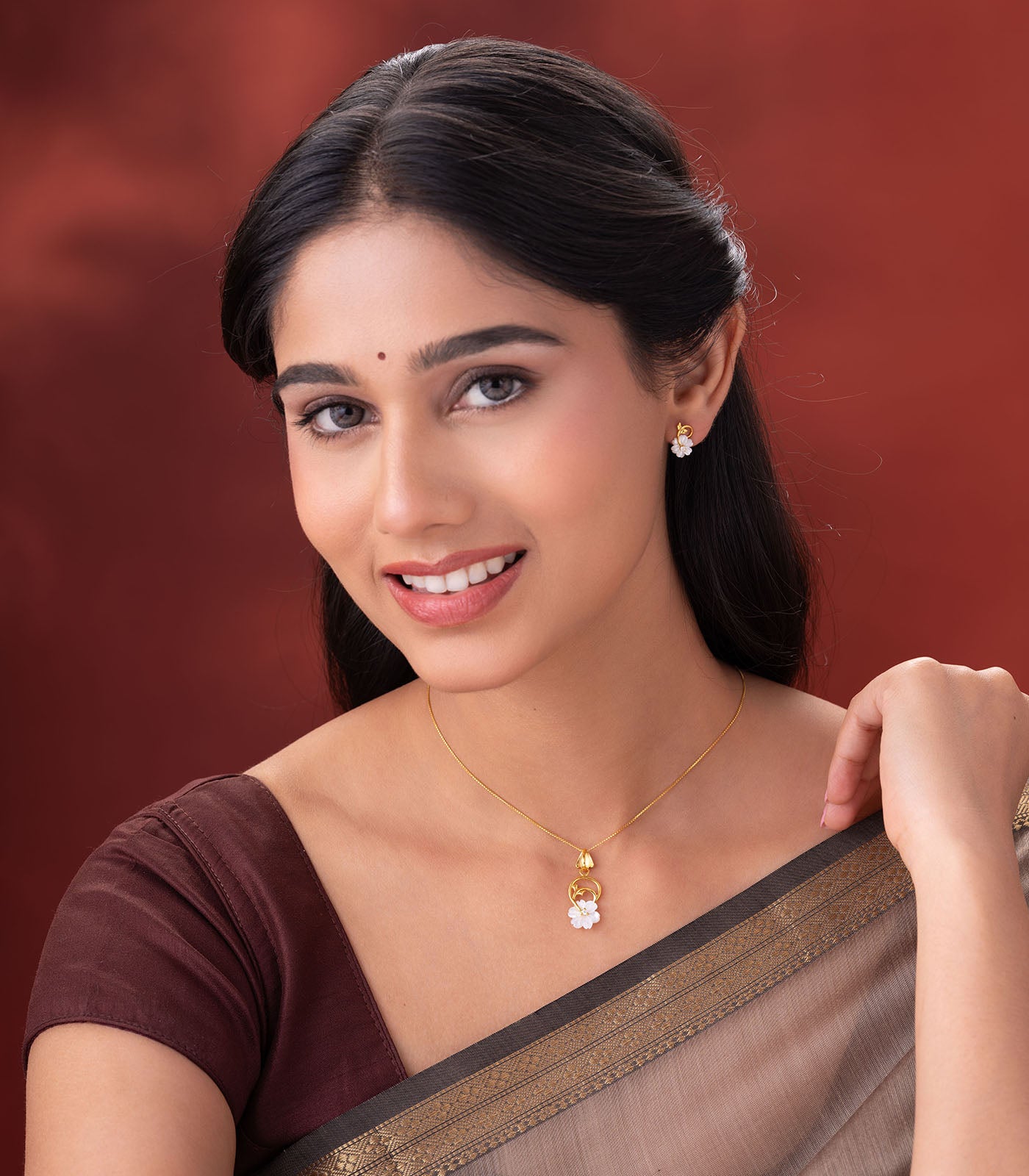 Drop Blossom Gold Pendant Set