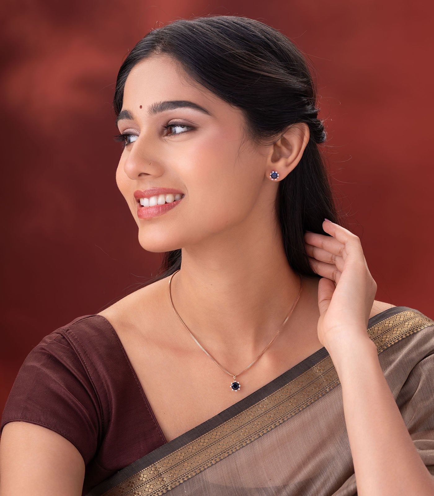 Black stud pendant set