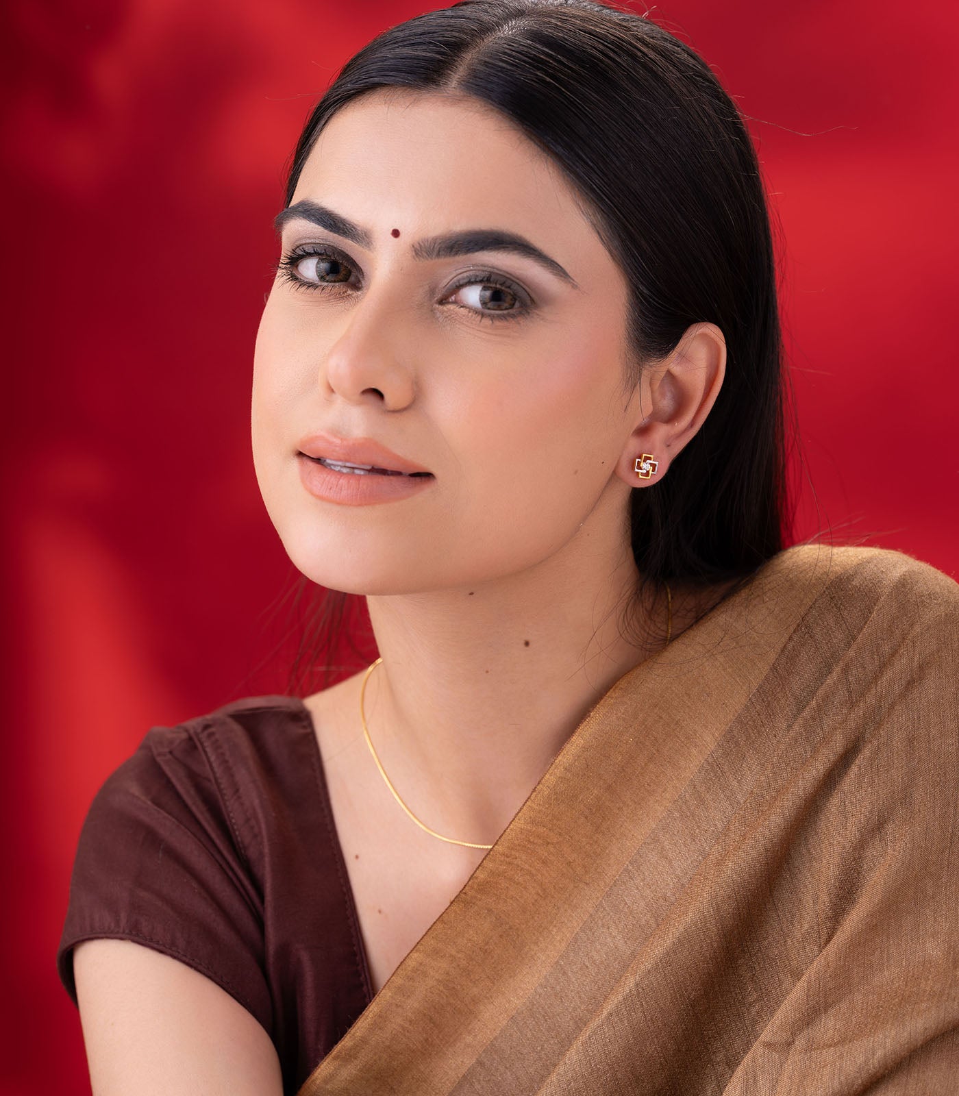 Radiant Crosslink Gold Earrings