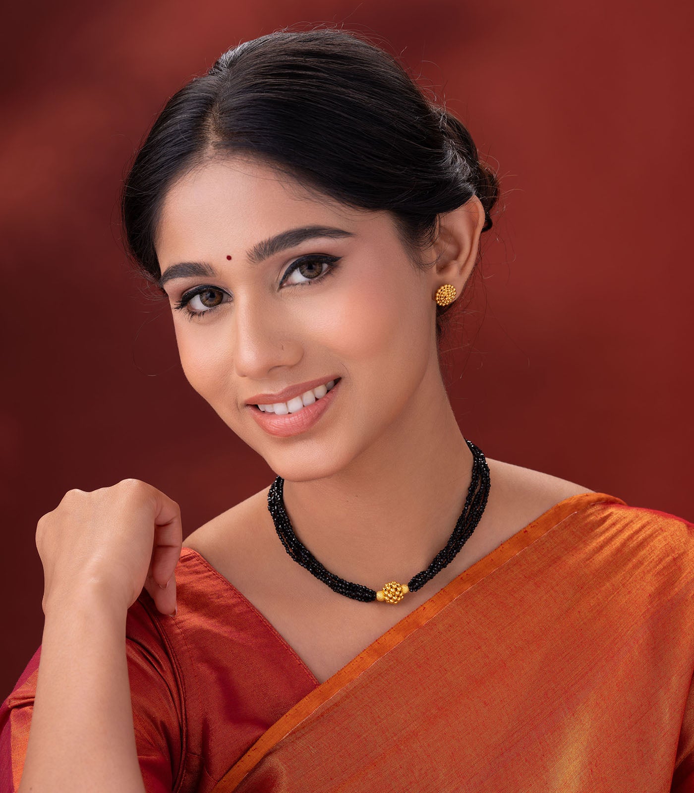 Black Beads Radiant Gold Pendant Necklace