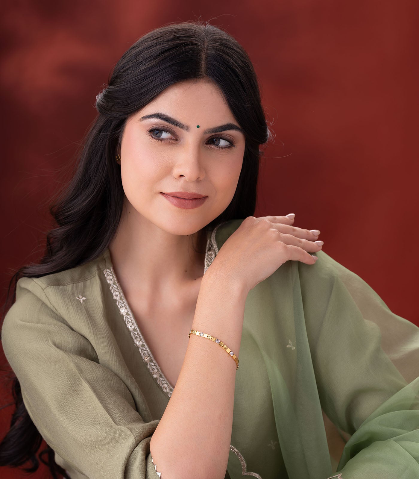 Geometric Dual-Tone Gold Bracelet with Square Link Pattern