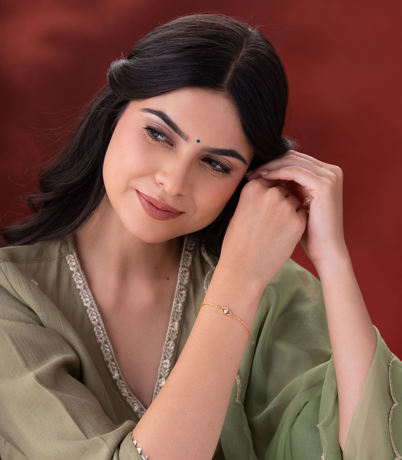 Radiant Gaze Gold Bracelet