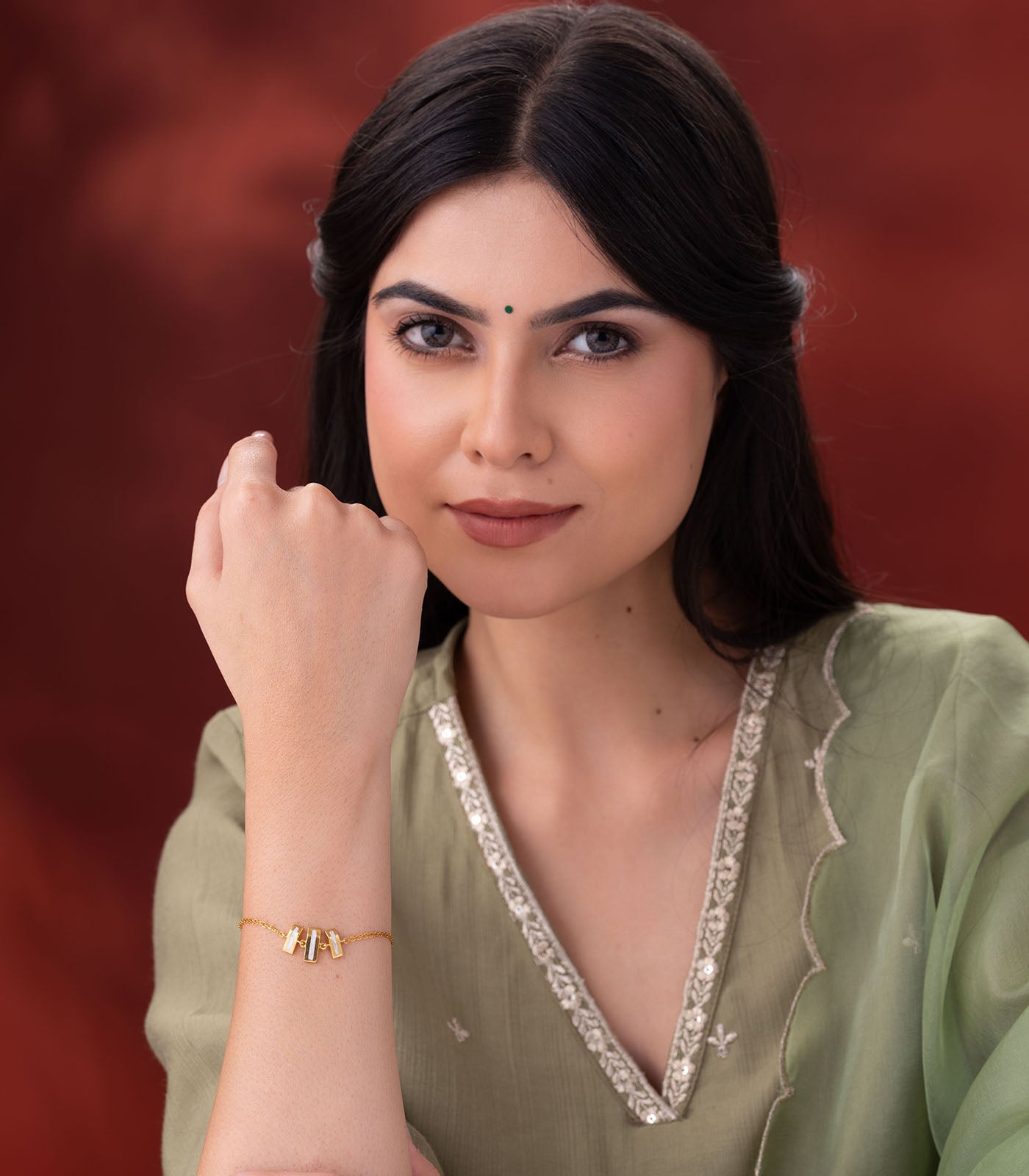 Radiance Bar Gold Bracelet