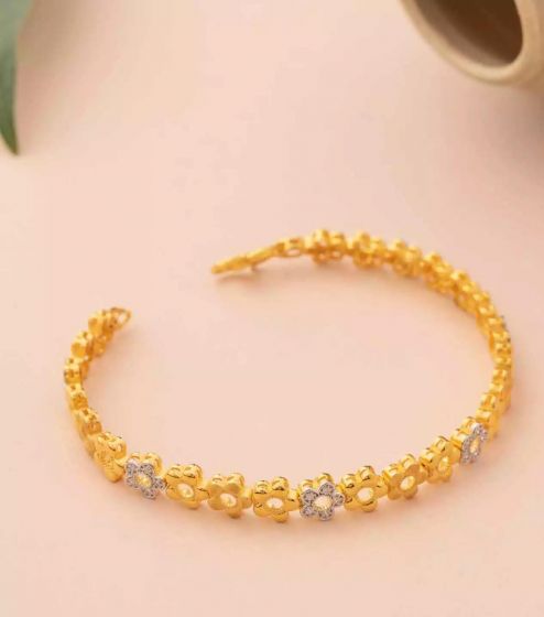 CaratLane: A Tanishq Partnership - Because a girl can never have too many  accessories ⚡️ See the bracelet: https://bit.ly/2TWP5cG | Facebook