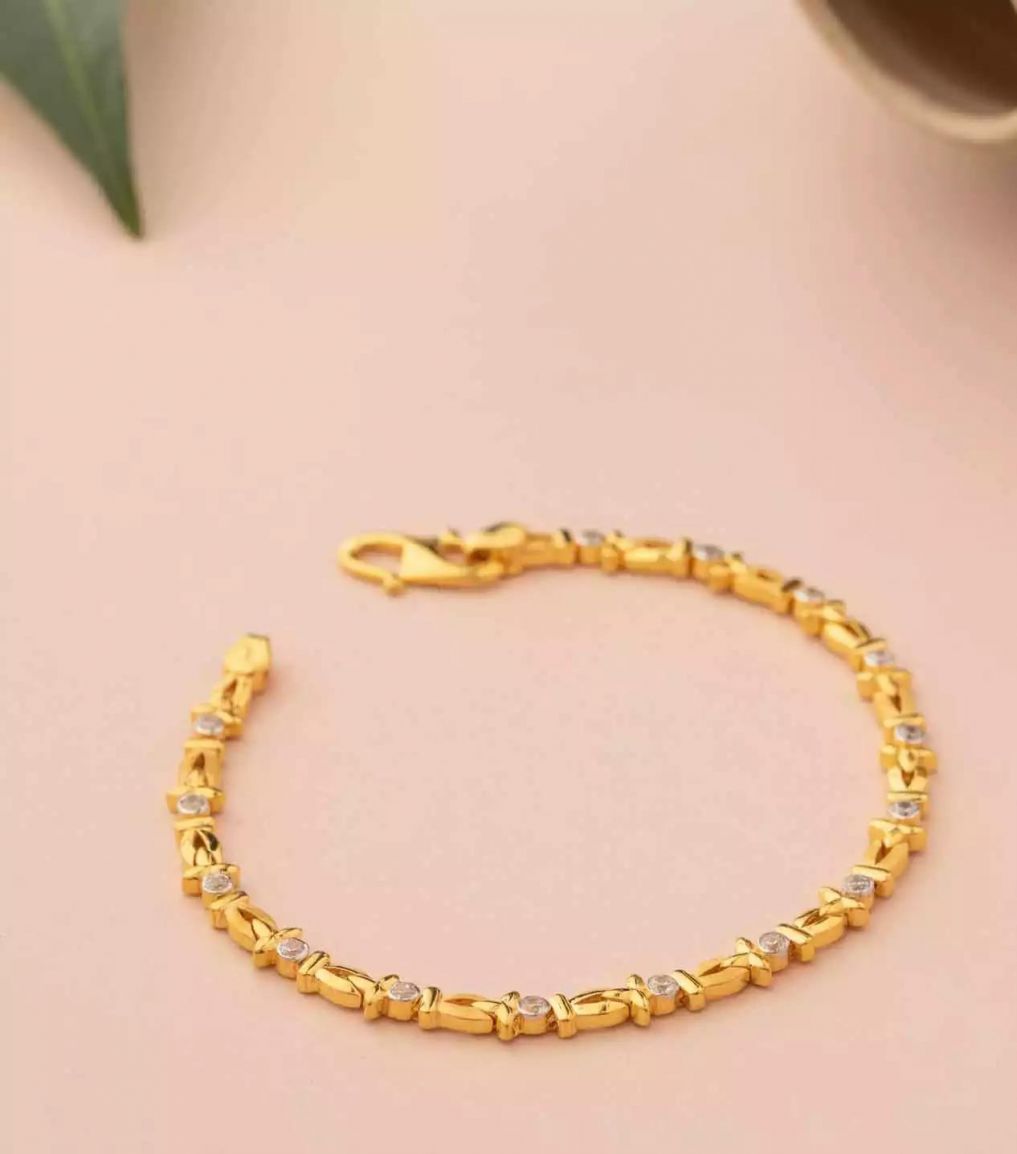 Astonishing Collection of Women's Gold Bracelets: Top 999+ Images in ...